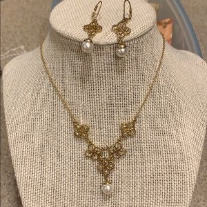 Necklace and earring set